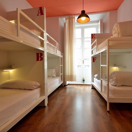Far Home Atocha Madrid Exterior foto
