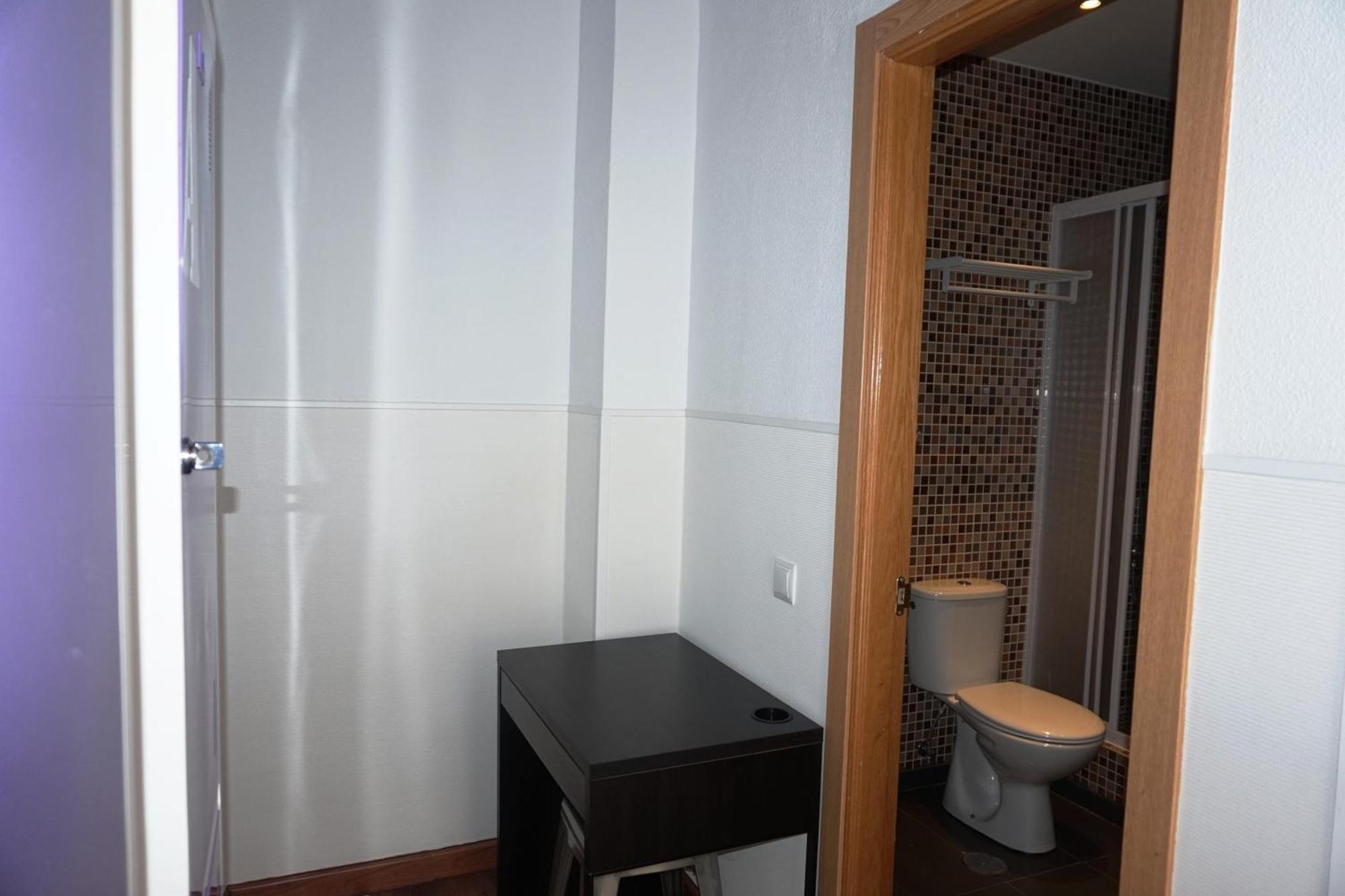 Far Home Atocha Madrid Exterior foto