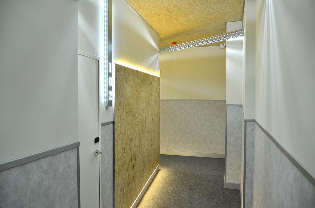 Far Home Atocha Madrid Exterior foto