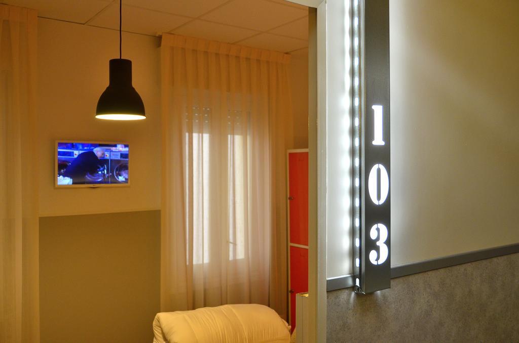 Far Home Atocha Madrid Exterior foto