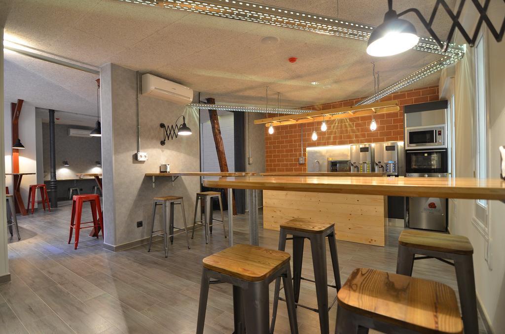 Far Home Atocha Madrid Exterior foto
