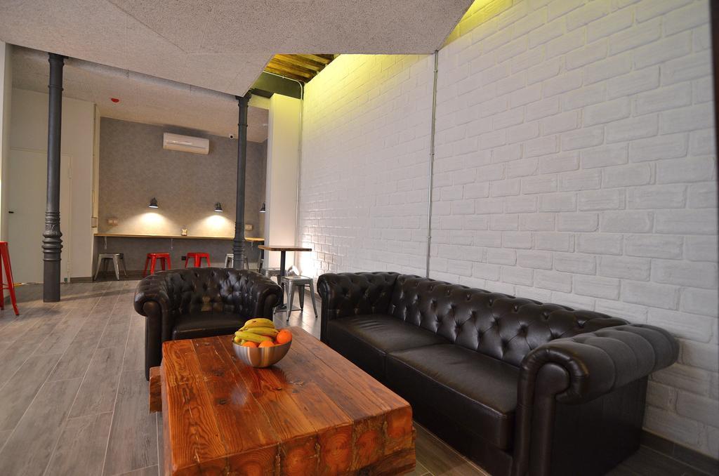 Far Home Atocha Madrid Exterior foto