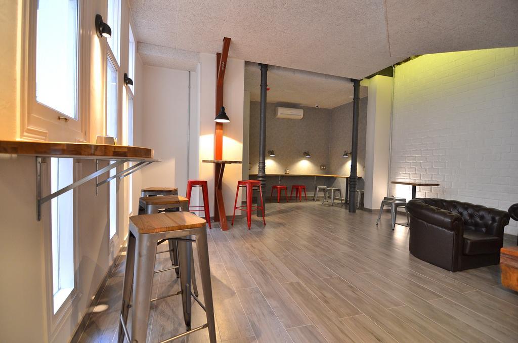 Far Home Atocha Madrid Exterior foto