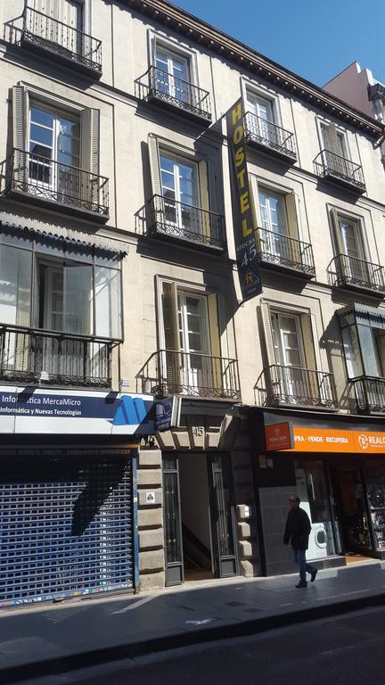 Far Home Atocha Madrid Exterior foto