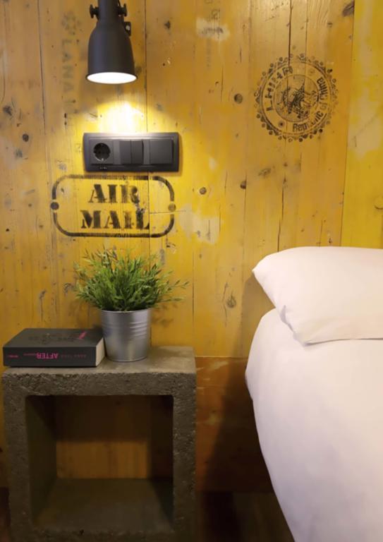 Far Home Atocha Madrid Exterior foto