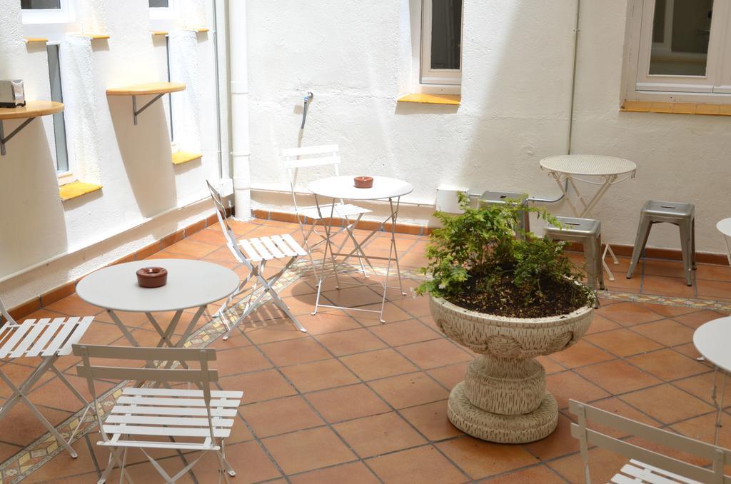 Far Home Atocha Madrid Exterior foto