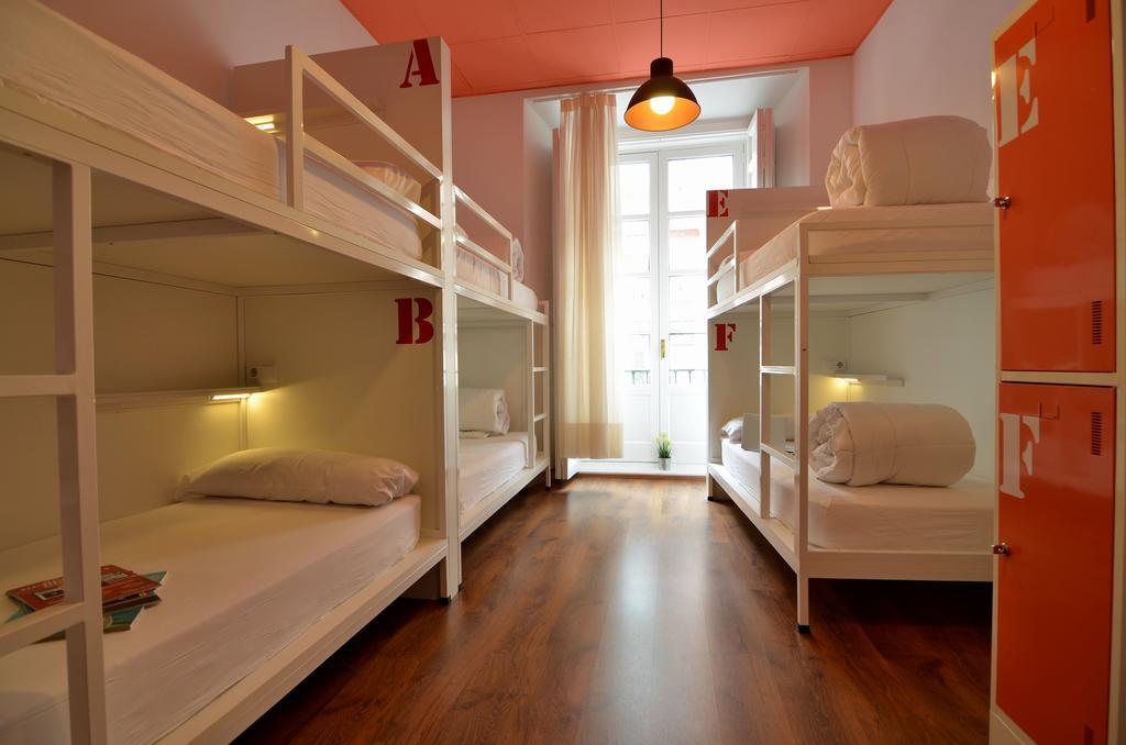 Far Home Atocha Madrid Exterior foto