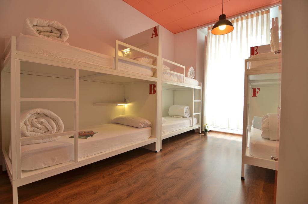 Far Home Atocha Madrid Exterior foto