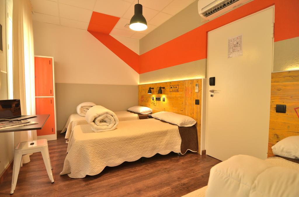 Far Home Atocha Madrid Exterior foto