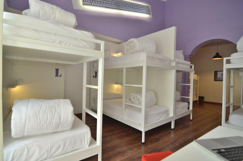 Far Home Atocha Madrid Exterior foto