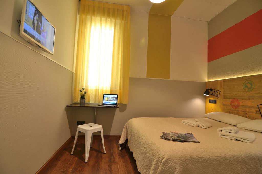 Far Home Atocha Madrid Exterior foto