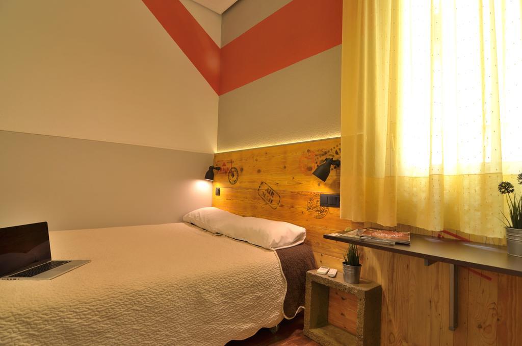 Far Home Atocha Madrid Exterior foto