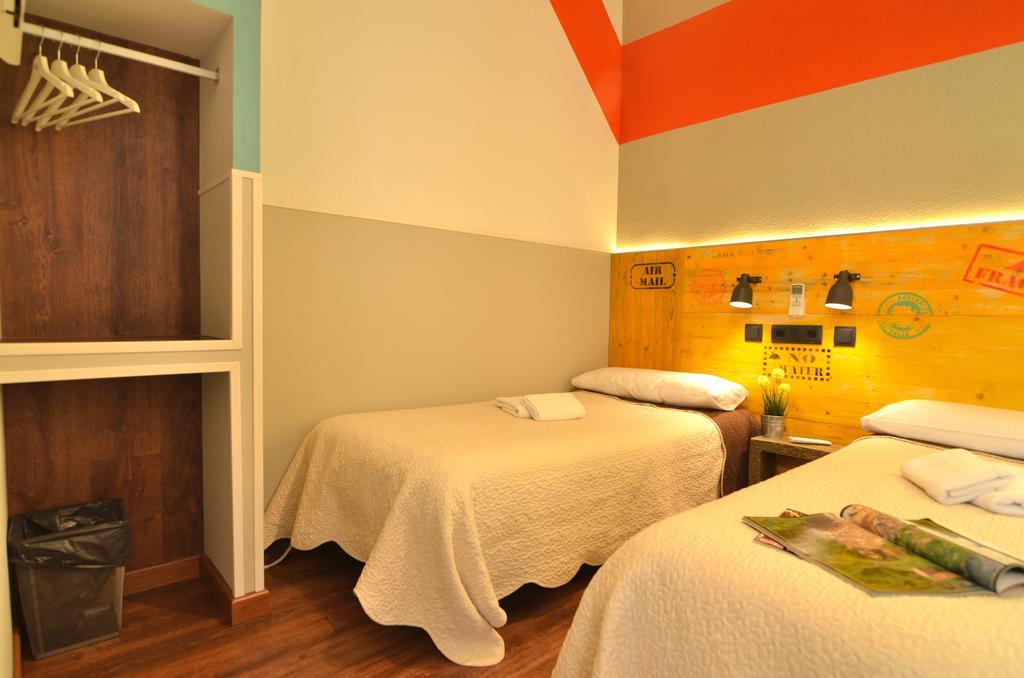 Far Home Atocha Madrid Exterior foto