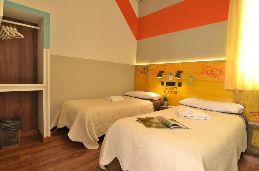Far Home Atocha Madrid Exterior foto