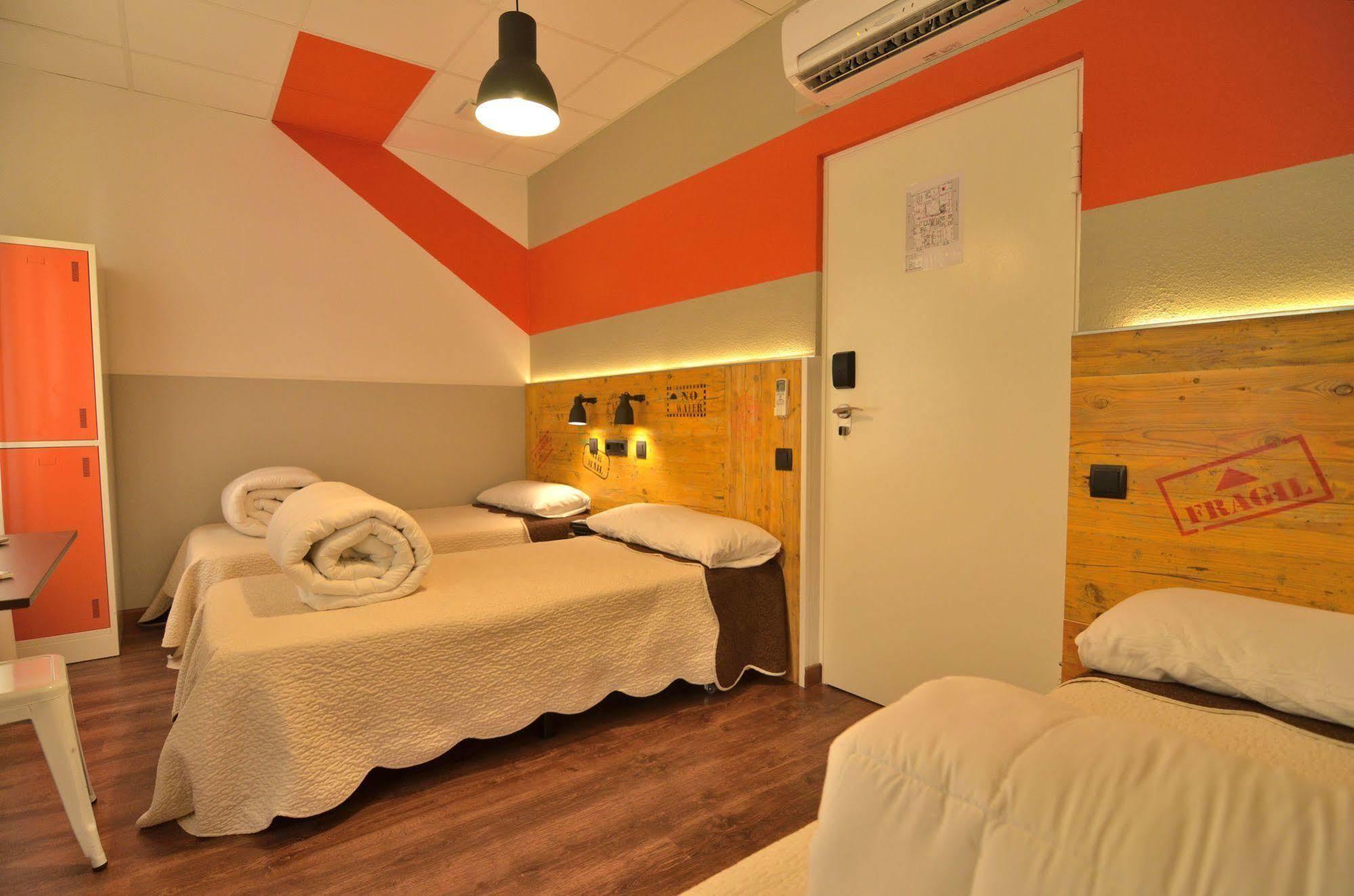 Far Home Atocha Madrid Exterior foto