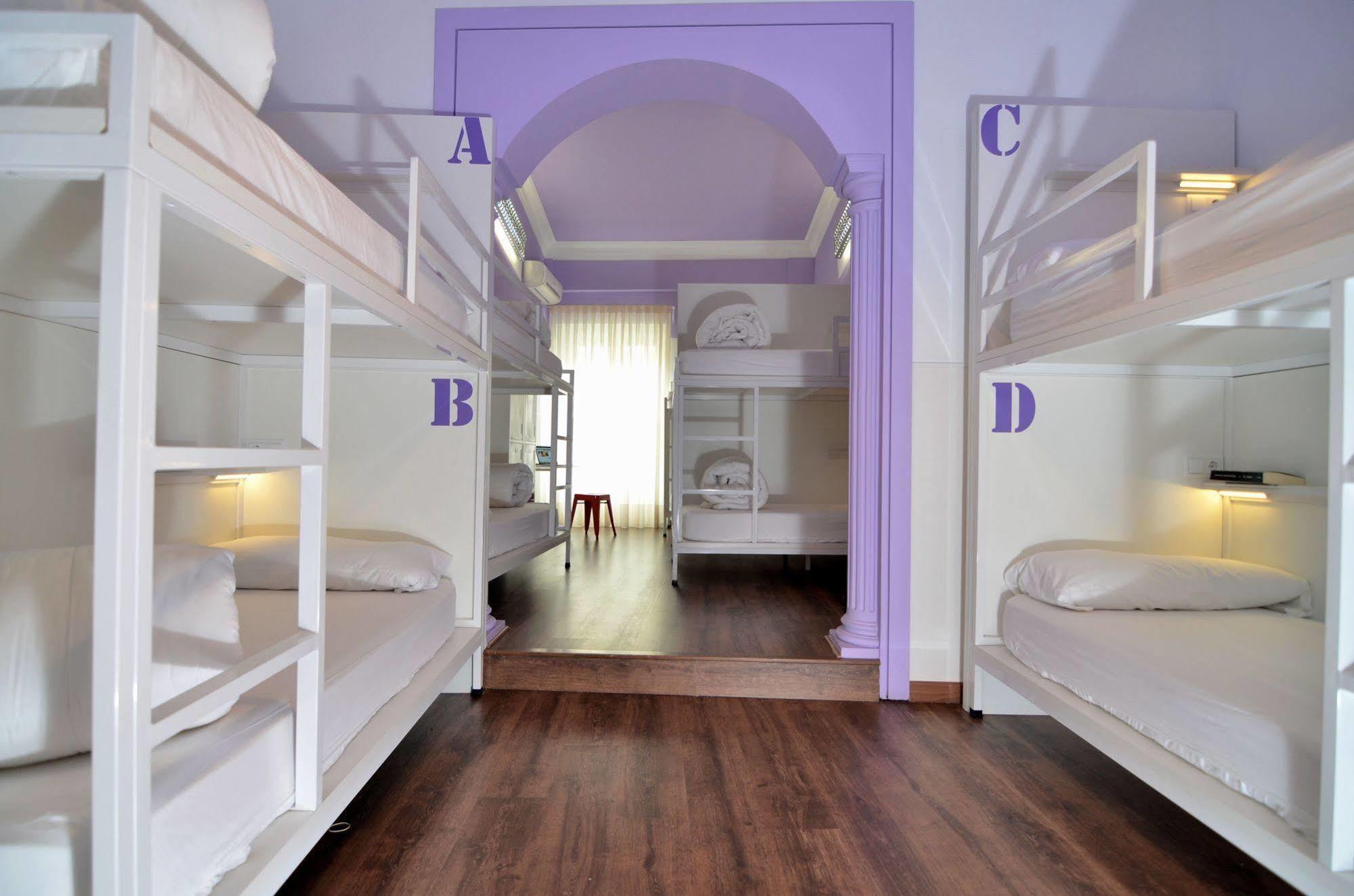 Far Home Atocha Madrid Exterior foto
