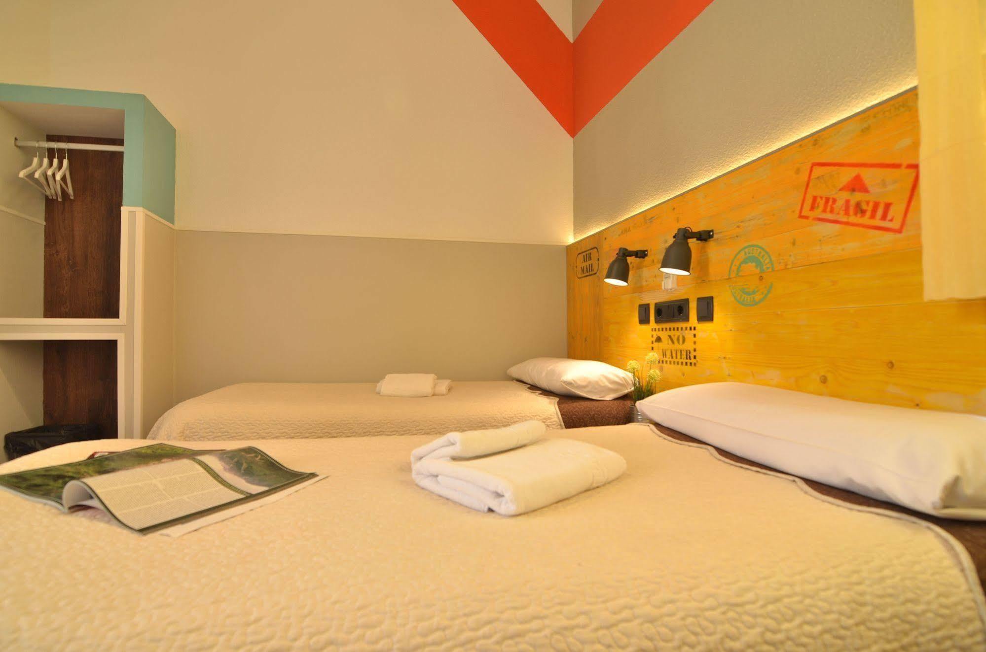 Far Home Atocha Madrid Exterior foto