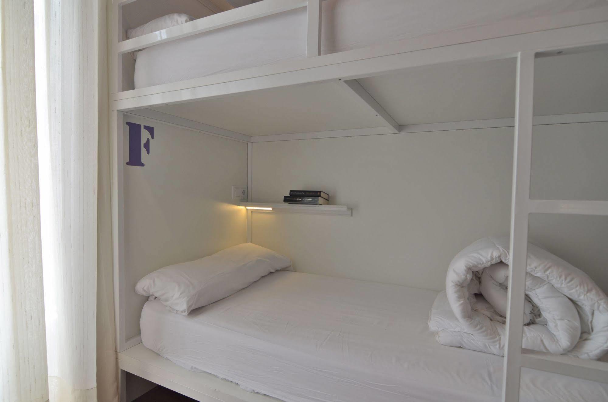 Far Home Atocha Madrid Exterior foto