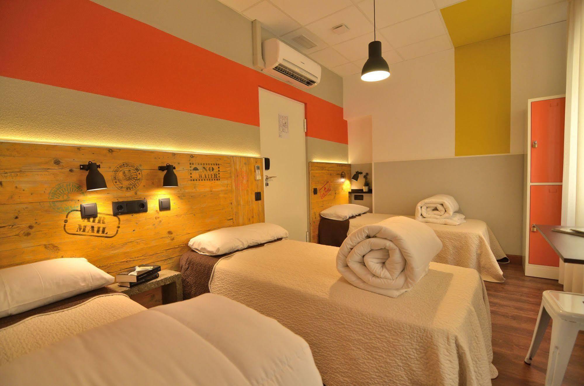 Far Home Atocha Madrid Exterior foto