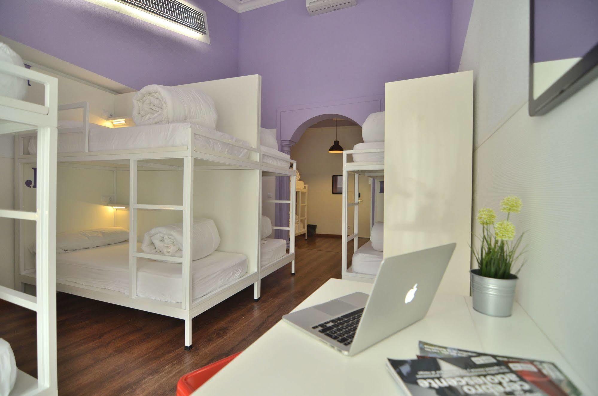 Far Home Atocha Madrid Exterior foto