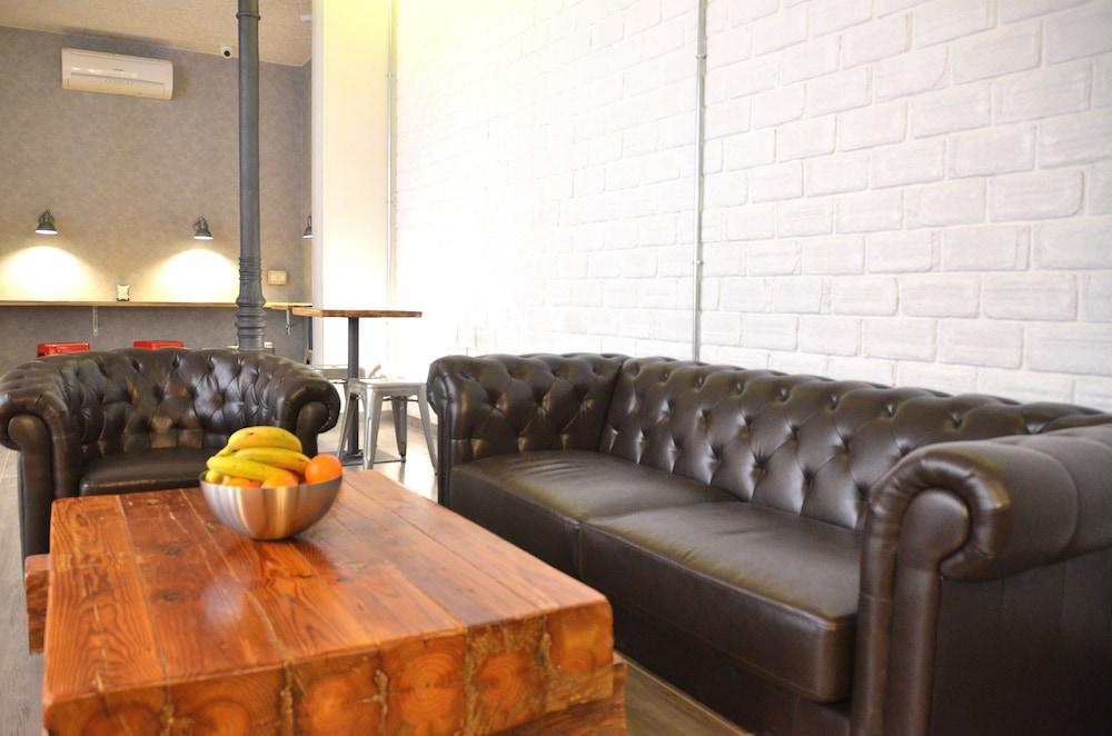 Far Home Atocha Madrid Exterior foto